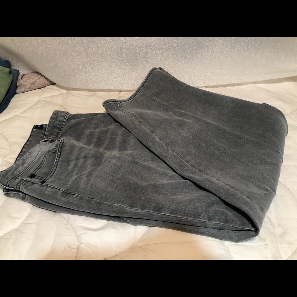 Men’s black/dark grey jeans